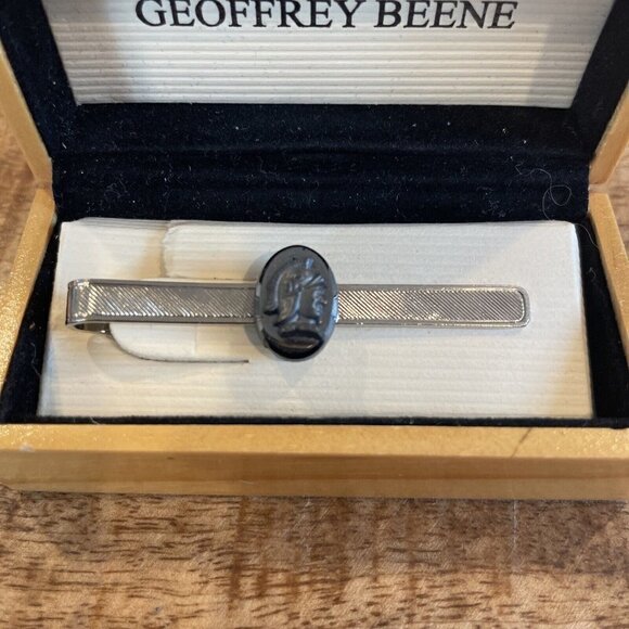 Geoffrey Beene Tie Tack Clip Youth Boy Silver Tone Soldier In Box - Picture 3 of 6
